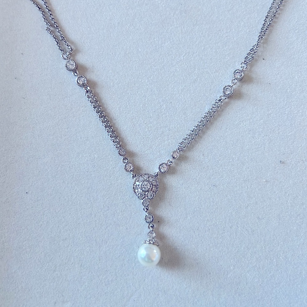 Gorgeous Silver, Pearl and Rhinestone Necklace